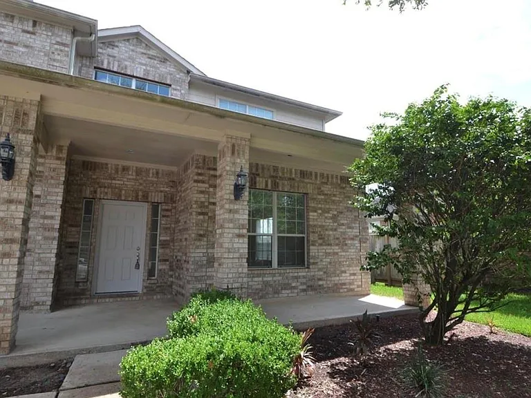 2110 Banfield Ct — Photo 45