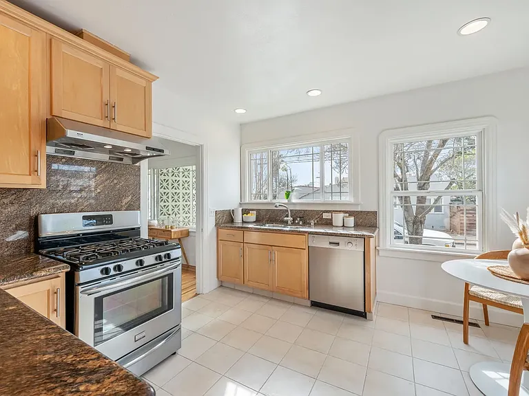 Kitchen- staging