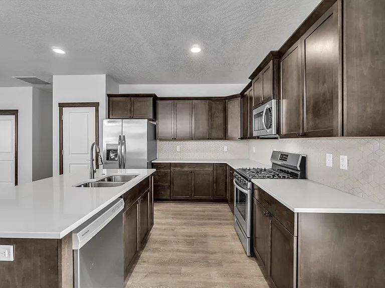 2905 N Corvus St — Photo 13