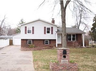 7400 Oakdale Dr, Newburgh, IN