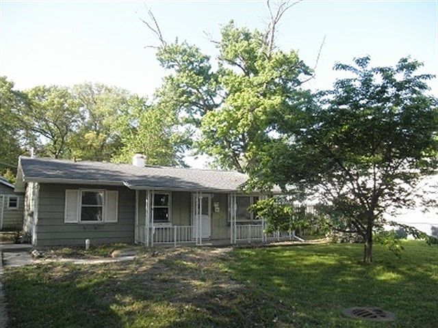 1st image of 207 W 12th St