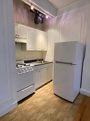 Rented by Green Line Realty | media 15