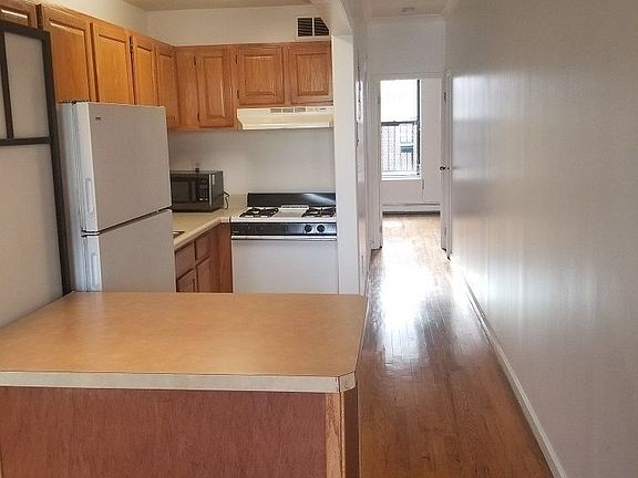 2nd image of 712 Washington Ave #2A