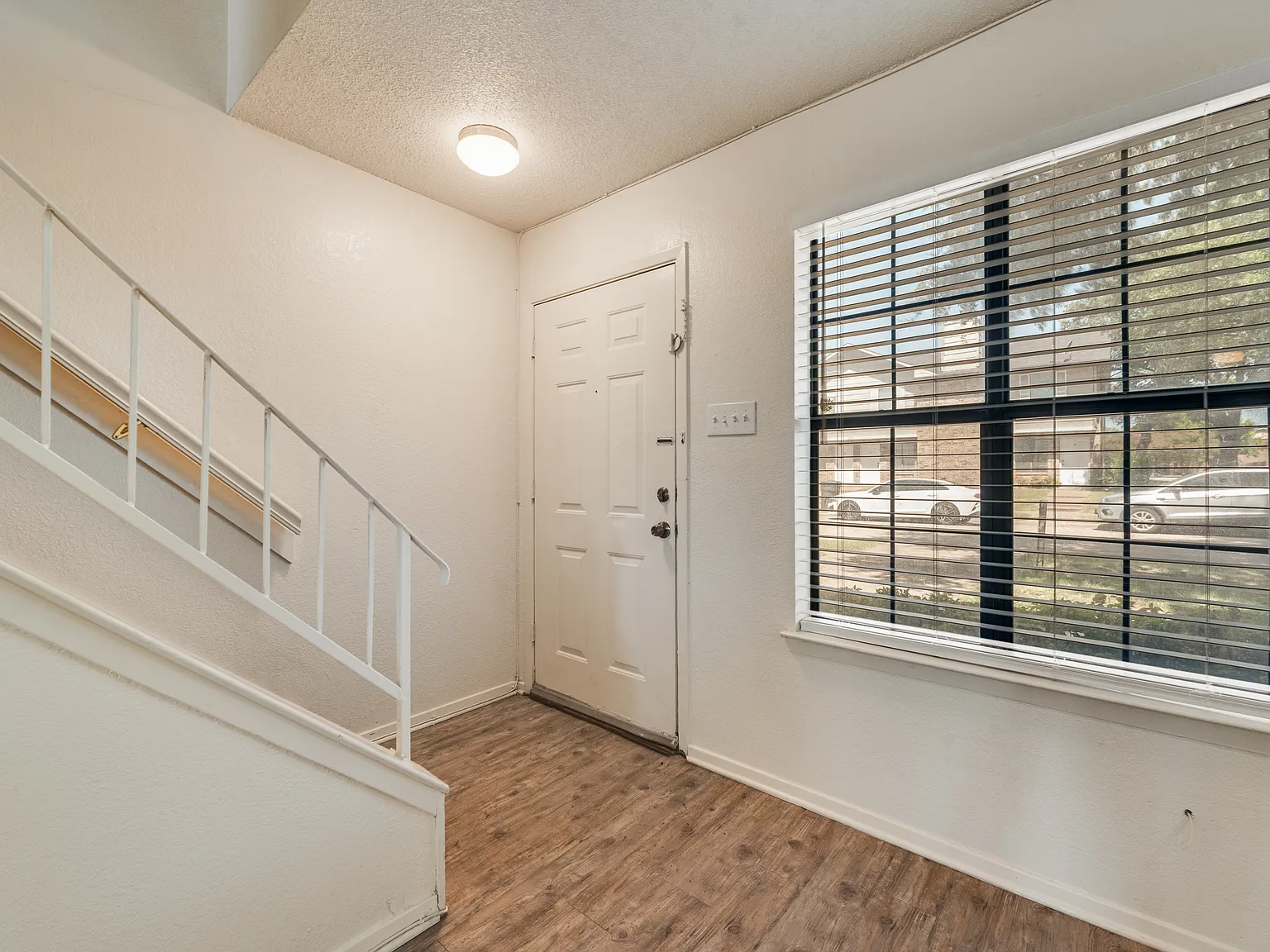 2 bed, 1040 sqft, $1,050 — Photo 3