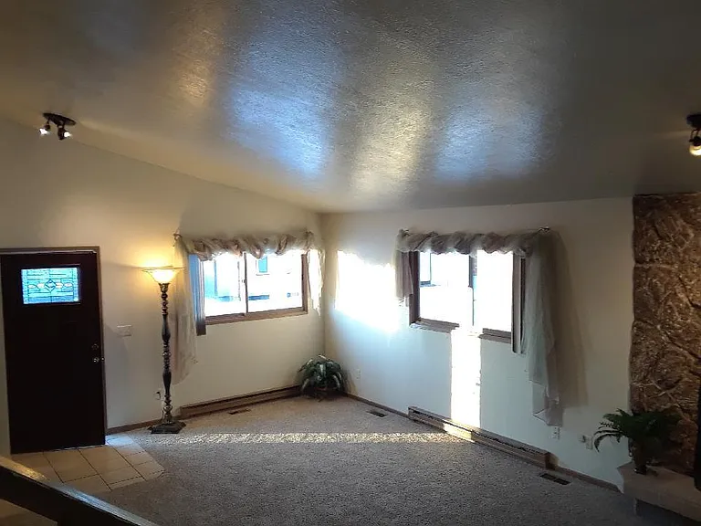 253 Fawn Ct — Photo 2