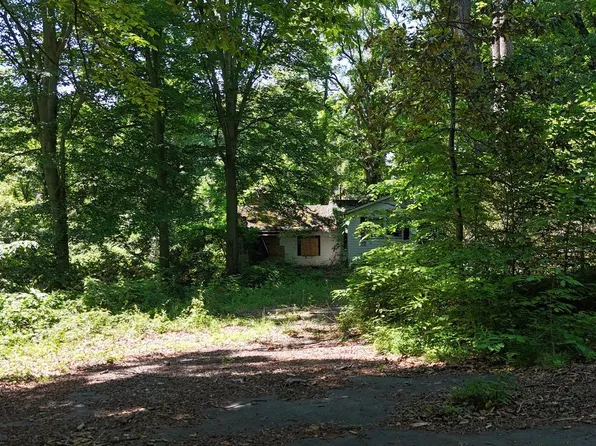 6577 Braddock Rd, Alexandria, VA 22312