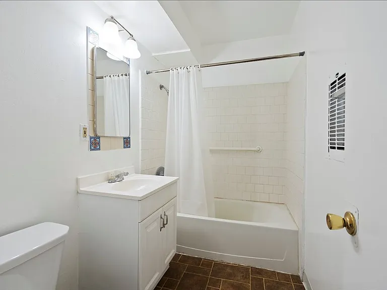3819 Stockbridge Ave — Photo 9