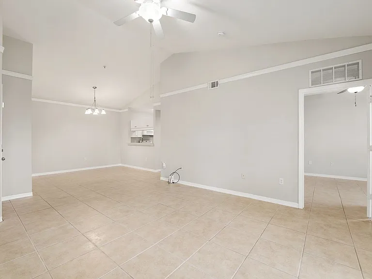 2291 NW 16th Ter #2291 — Photo 4