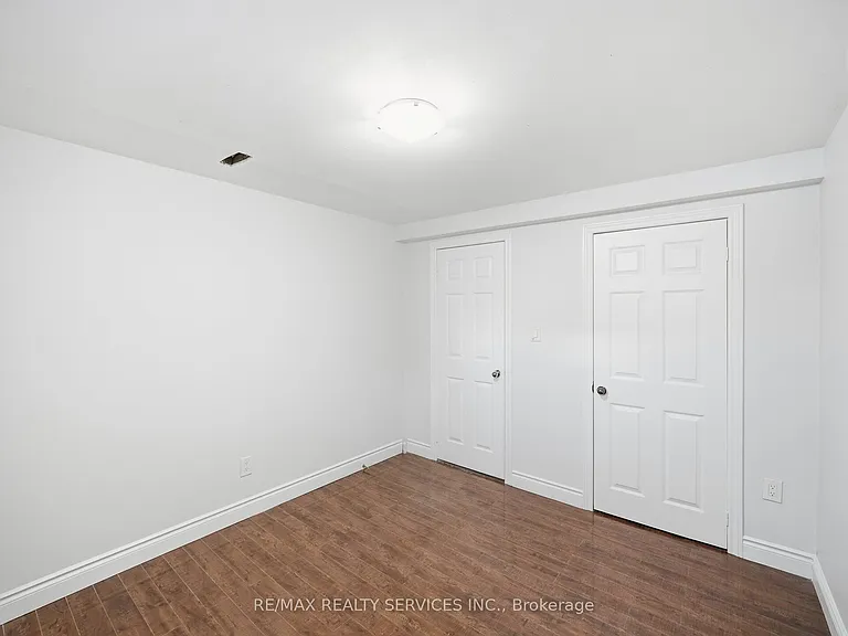 8 Deerpark Cres S #LOWER — Photo 13