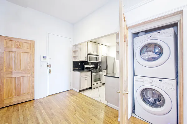 Rented by R New York | media 2