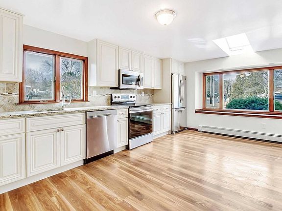 4th image of 284 Southaven Ave