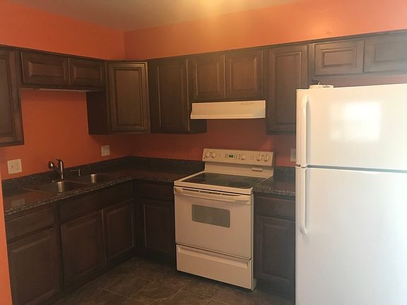 2nd image of 1143 Burgundy Ln