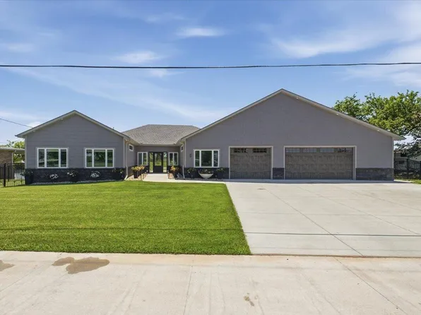 6 Westlake Vlg, Council Bluffs, IA 51501