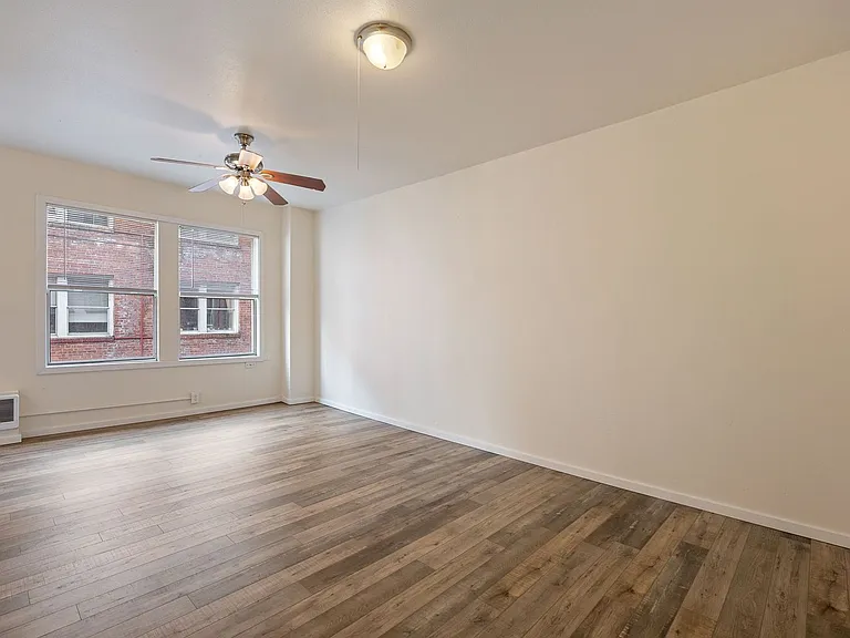Abbottsford Apartments — Photo 122