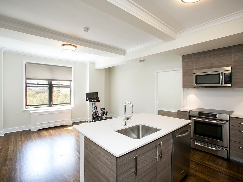 1st image of 210 W 70th St APT 712