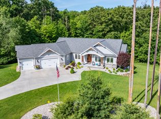 1524 Forest View Dr, Kalamazoo, MI 49009