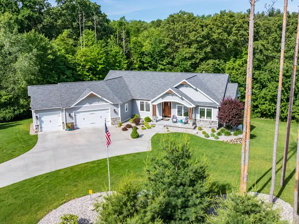 1524 Forest View Dr, Kalamazoo, MI 49009