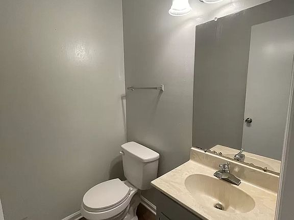 4th image of 40 Saint Victors Ln #88