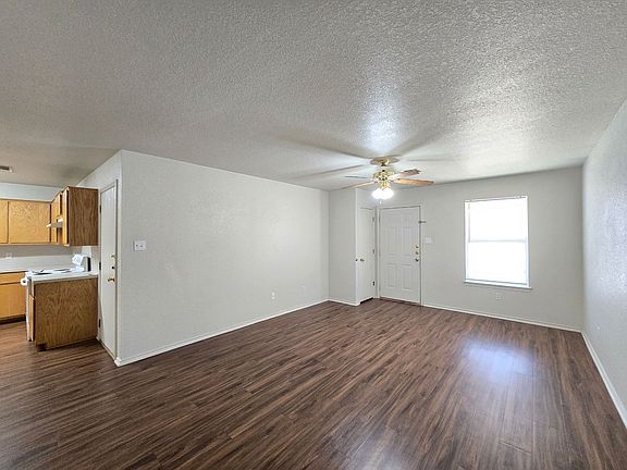 5th image of 2700 Alma Dr #A