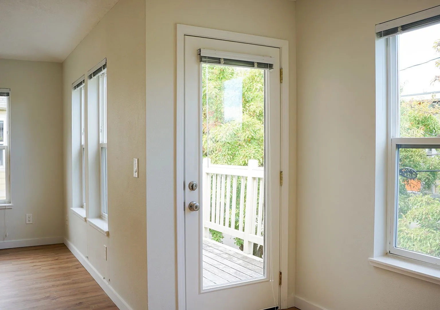 Free Rent! Lair Hill Spacious Top Floor 1-Bed! — Photo 1