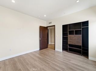 11218 Camarillo St APT 402, North Hollywood, CA 91602