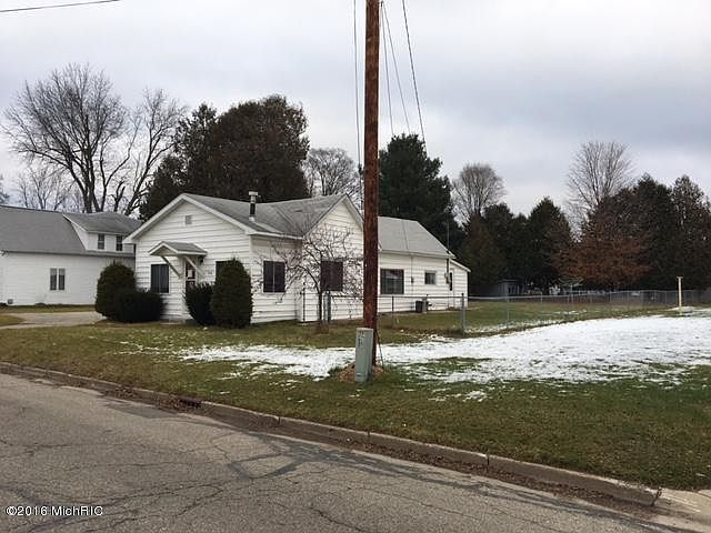1st image of 916 Bjornson St