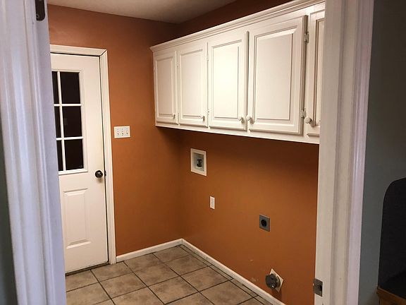 Pantry, W/D hookup, door to garage