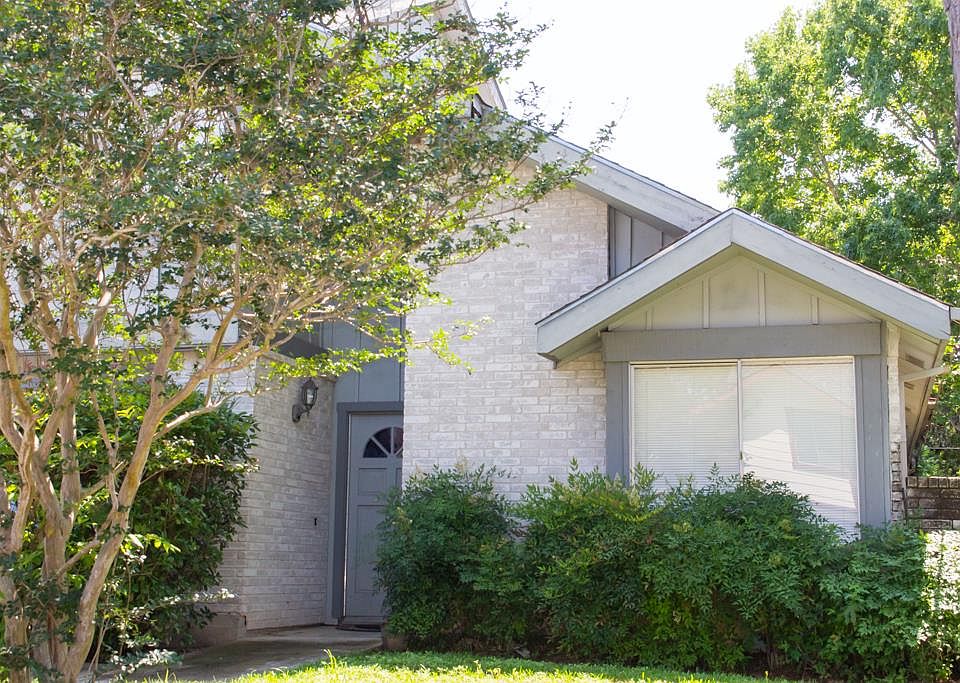 1st image of 7711 Hollow Glen Ln