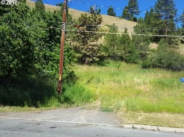 92 Walnut St, La Grande, OR 97850