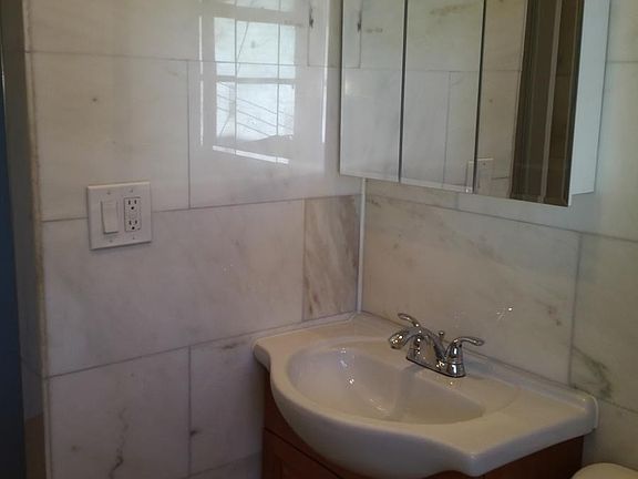 5th image of 449 Saint Pauls Ave #2R