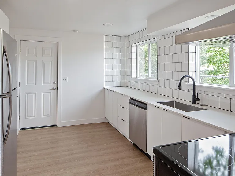 3132 SW Marigold St — Photo 7