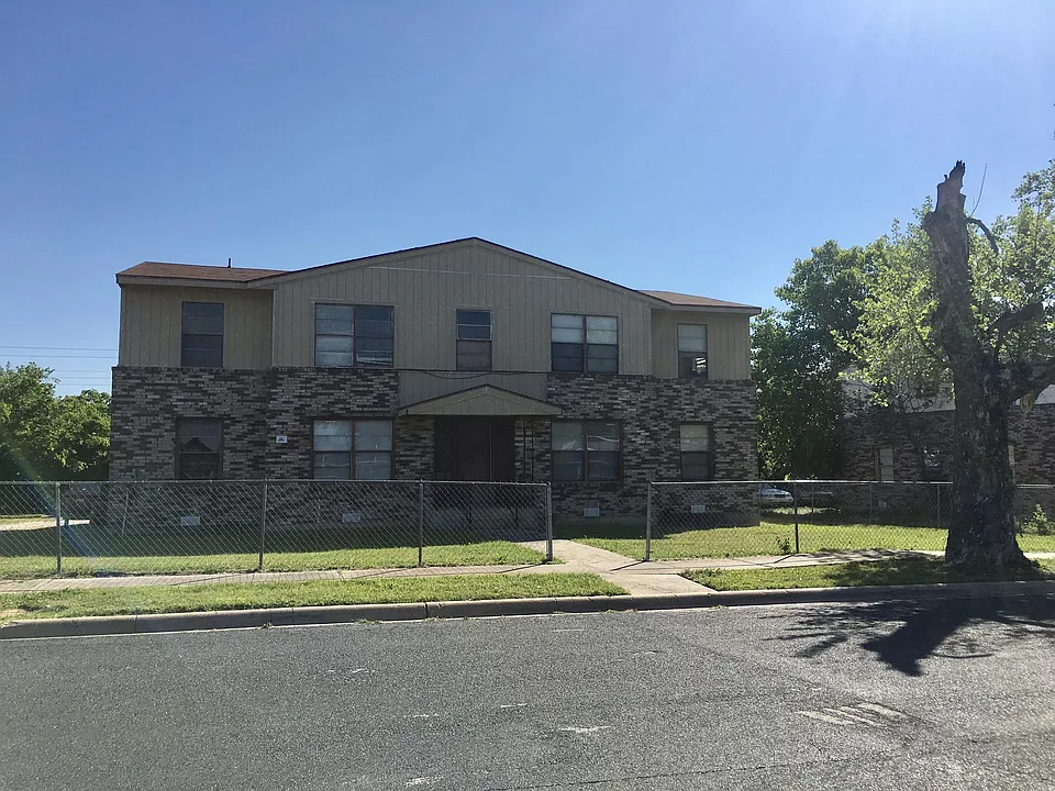905 Sissom Rd #1