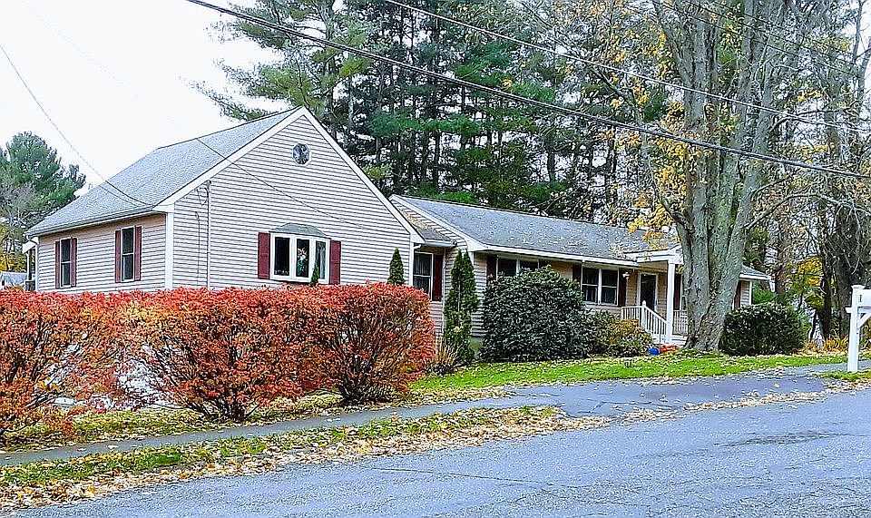 1 Marlyn Rd-- Fall color