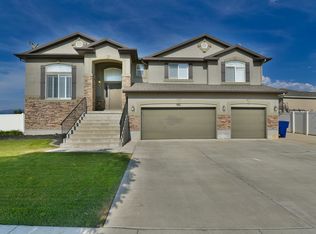 961 W Fox Hollow Dr, North Salt Lake, UT 84054