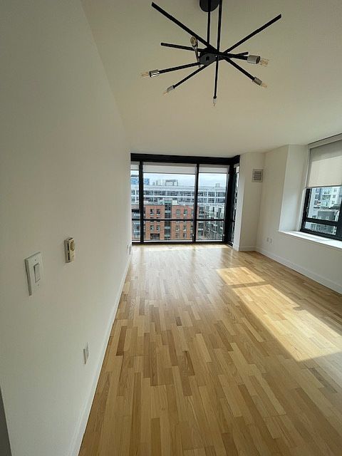 1st image of 250 King St Unit 682