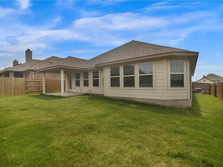 2926 Diego Dr — Photo 24