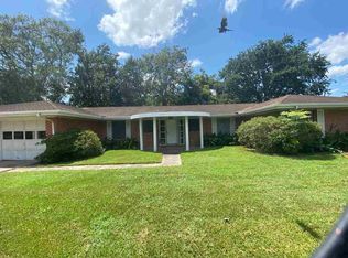 1214 S 12th St, Nederland, TX 77627