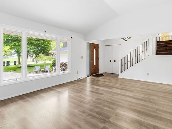 4th image of 6741 Duneden Ave