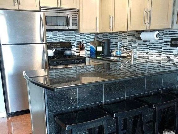 3rd image of 170 W Broadway APT 6I