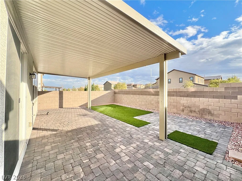 5 bed, 3.0 bath, 2475 sqft, $2,600 — Photo 3