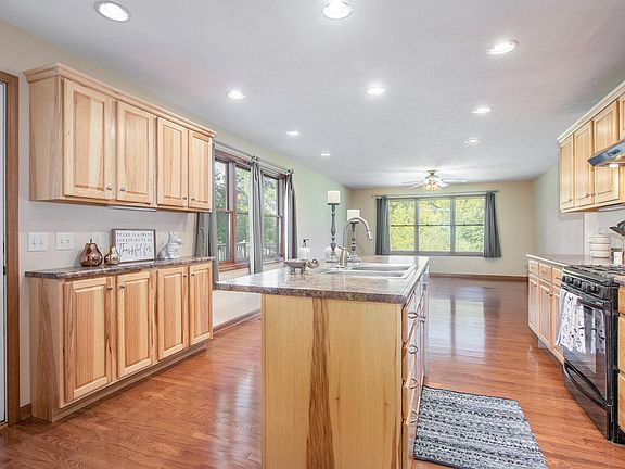 5th image of 24236 Morton St