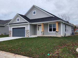 9101 Prairie Crossing Dr, Franksville, WI 53126
