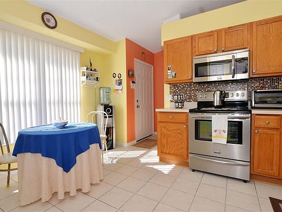 4th image of 151 Larchmont Dr