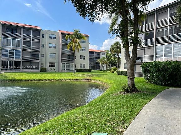 3rd image of 1830 N Lauderdale Ave APT 4204