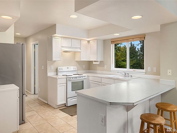 2nd image of 9506 16th Pl NE