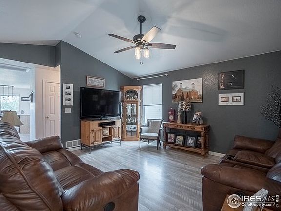 5th image of 467 Lilac Ave