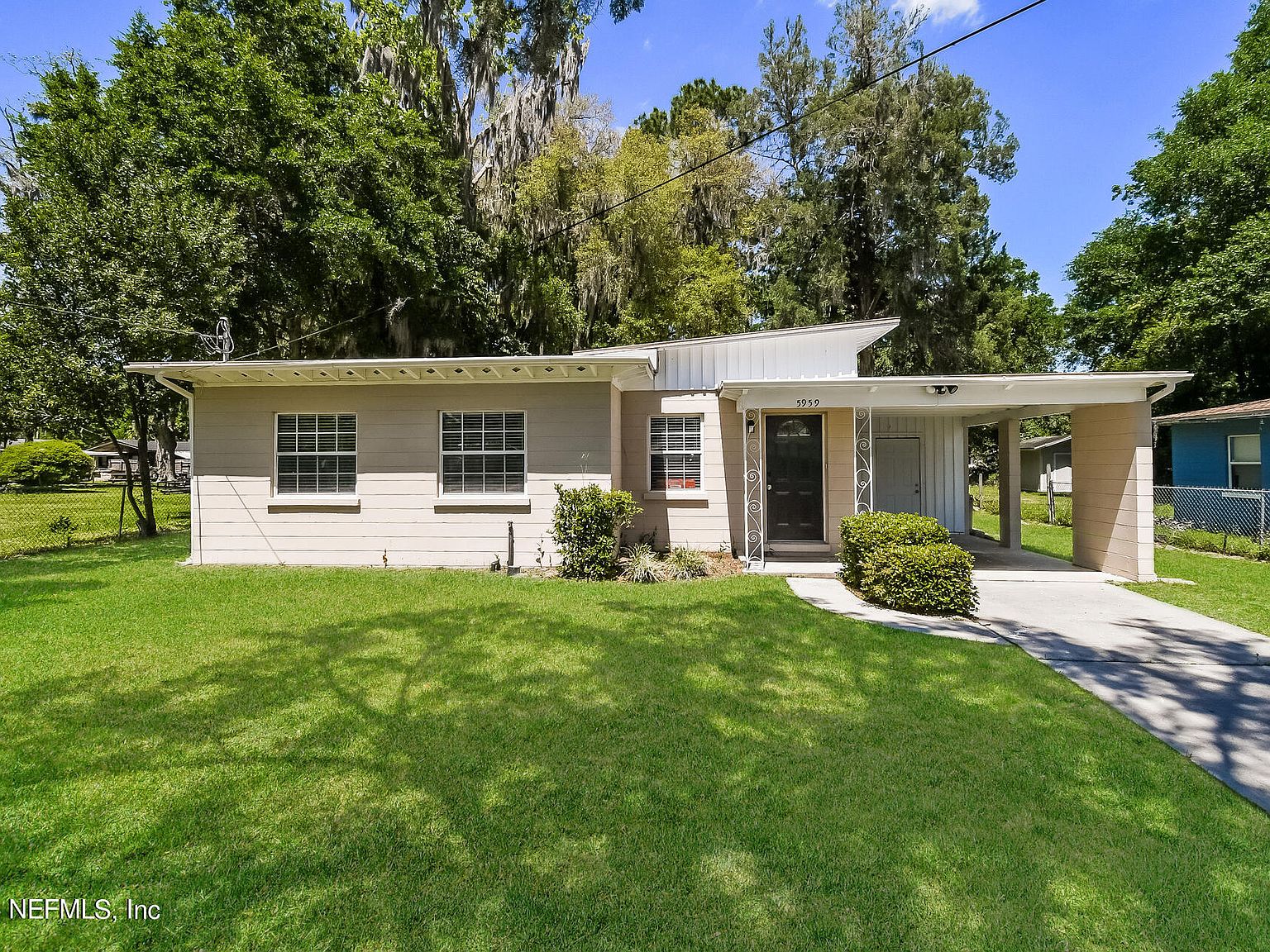 E⭐︎House b58ce6a396575850613b884074e71a