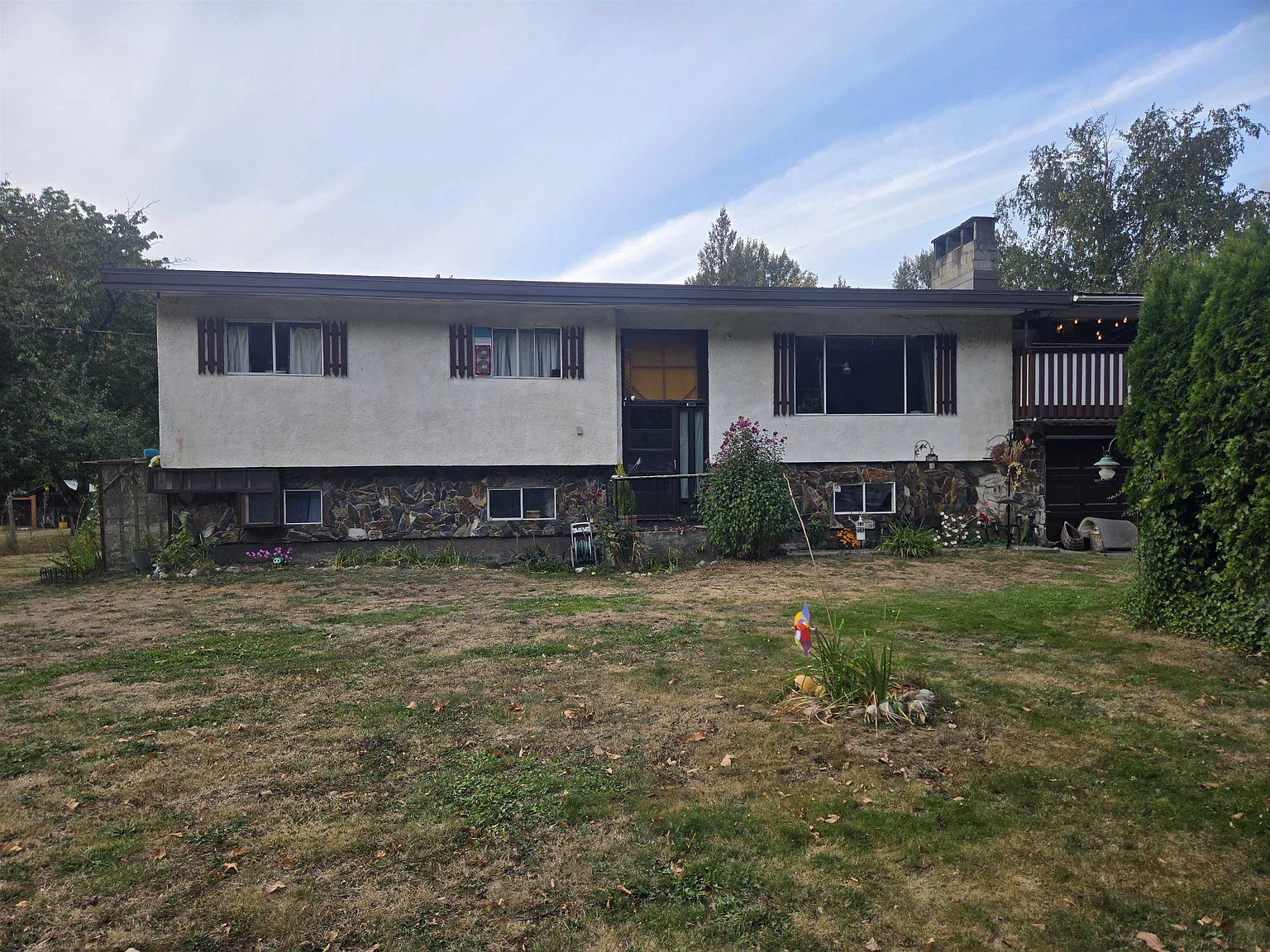 4 bed, 2300 sqft, $2,700 — Photo 1