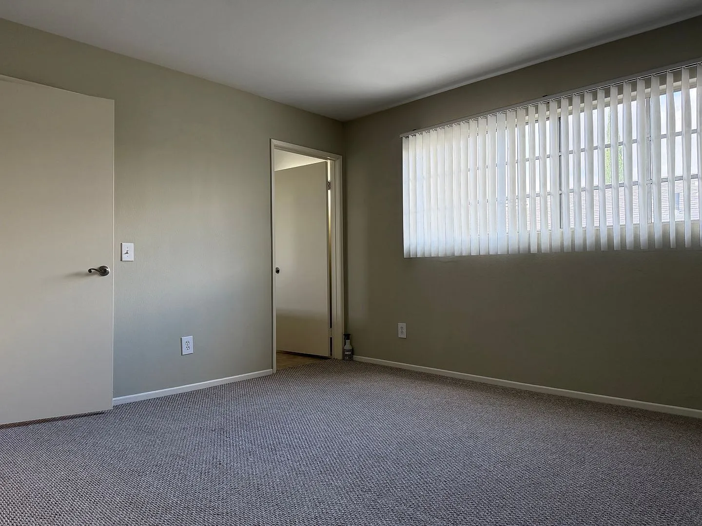 10825 Blix Street (9905) — Photo 3