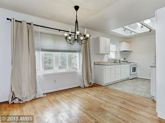 4th image of 2220 Rockhaven Ave